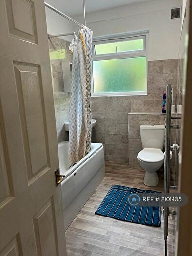 2 Bedroom Flat To Rent In Alexandra Avenue, Harrow, HA2