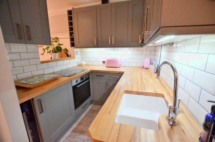 1 Bedroom Flat To Rent In Firgrove Road, Eversley, Hook, RG27