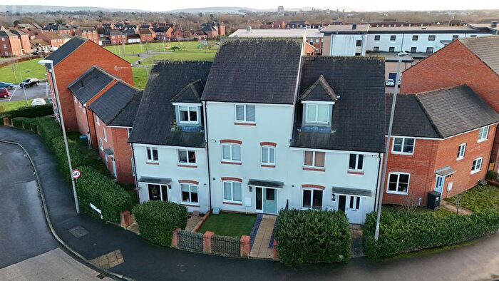 4 Bedroom Terraced House For Sale In Colonel Grantham Avenue, Aylesbury, Buckinghamshire, HP19