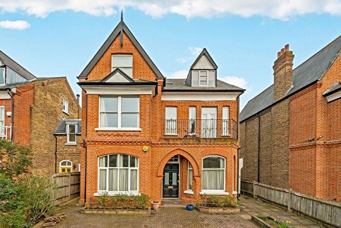 3 Bedroom Flat For Sale In Helena Road, Ealing, W5
