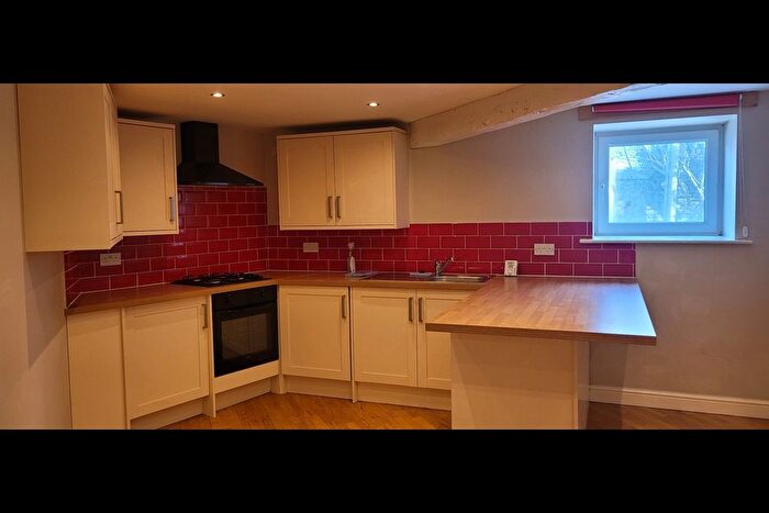 3 Bedroom End Of Terrace House To Rent In Scar Lane, Huddersfield, HD3