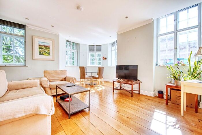3 Bedroom Flat To Rent In Vincent Square, Westminster, SW1P