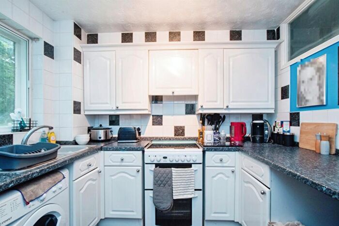 2 Bedroom Flat For Sale In Valley Green, Hemel Hempstead, HP2