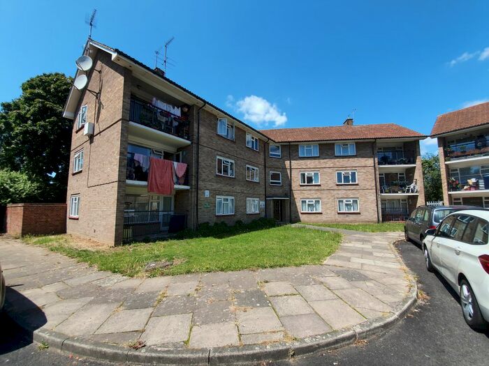 2 Bedroom Flat To Rent In Field Road, Feltham, TW14