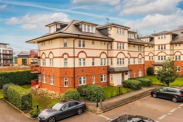 2 Bedroom Apartment To Rent In Claremont Avenue, Woking, Surrey, GU22