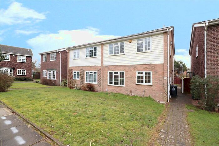 4 Bedroom Semi-Detached House To Rent In The Dell, Bexley, Kent, DA5
