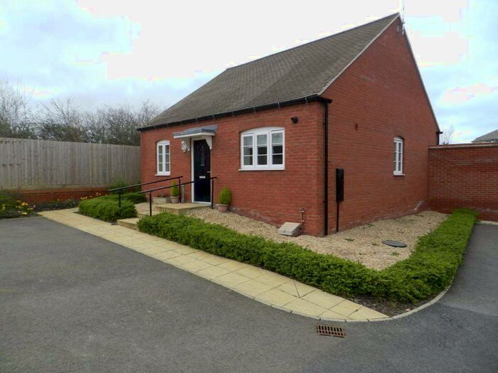 2 Bedroom Bungalow To Rent In Silverstone, NN12