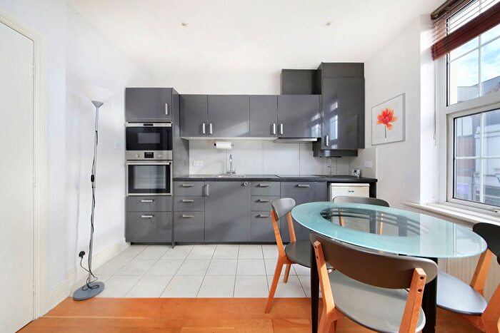 1 Bedroom Flat To Rent In Upper Richmond Road West, Sheen, SW14