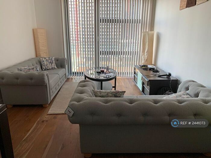 1 Bedroom Flat To Rent In Discovery Dock Apartments West, London, E14