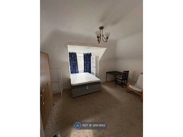 5 Bedroom Flat To Rent In Kings Avenue, Bromley, BR1