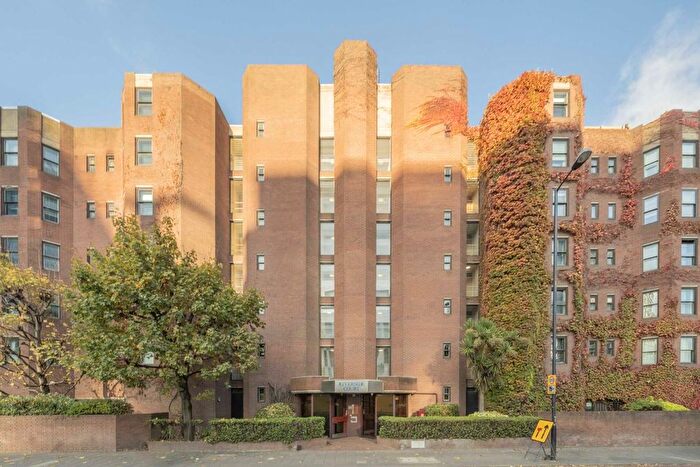 1 Bedroom Flat To Rent In Nine Elms Lane, London, SW8