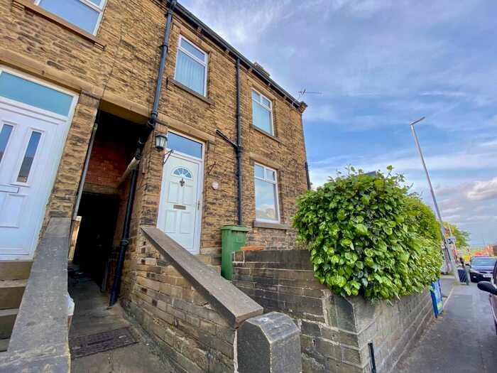 2 Bedroom House To Rent In Blackmoorfoot Road, Huddersfield, HD4