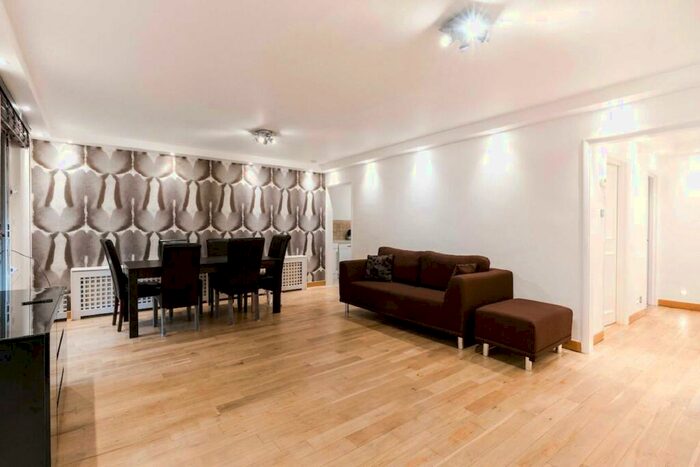 2 Bedroom Apartment To Rent In La Residence, A Marlborough Place, St John's Wood, London, NW8