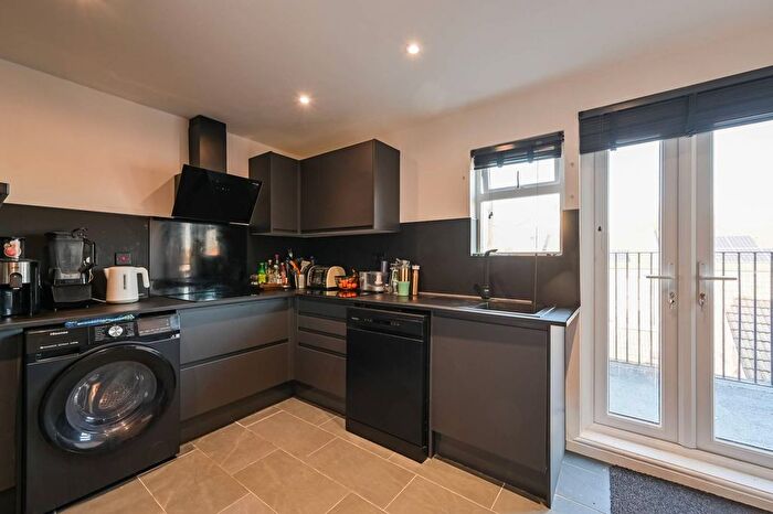 2 Bedroom Flat For Sale In Grove Road, Walthamstow Village, London, E17