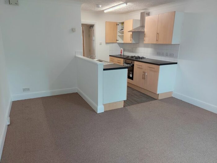 1 Bedroom Flat To Rent In Garden Cottages, Frogmore, AL2