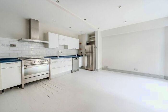 2 Bedroom Flat To Rent In Powis Gardens, Notting Hill, London, W11