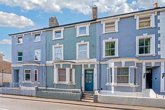 1 Bedroom Flat For Sale In Hampton Road, Hampton Hill, TW12