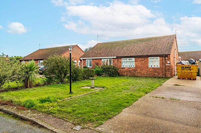 3 Bedroom Semi-Detached Bungalow For Sale In Waterland Close, Caister-On-Sea, NR30