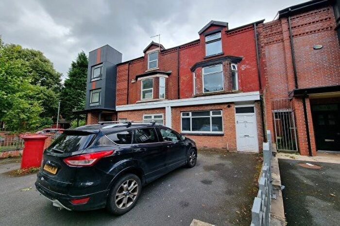 5 Bedroom Semi-Detached House To Rent In Moss Lane East, Manchester, M14