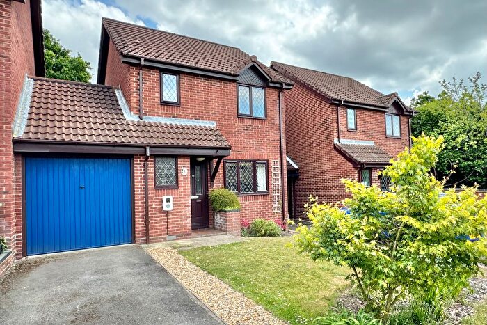 3 Bedroom Link Detached House For Sale In Argosy Close, Warsash, SO31