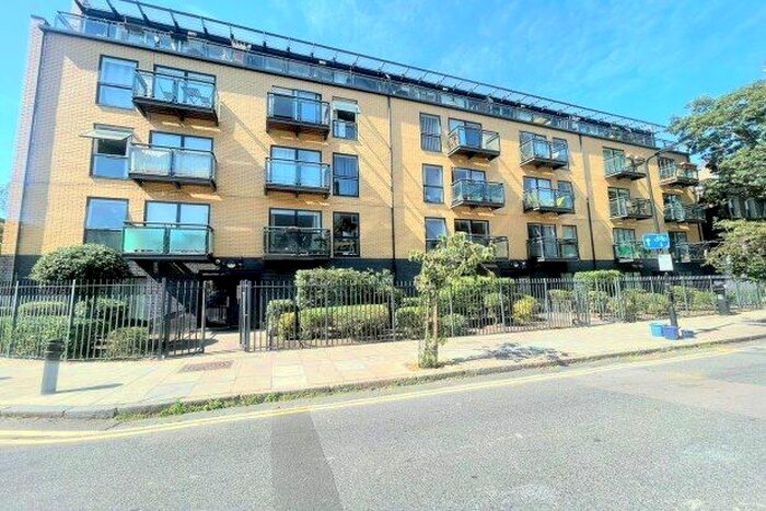 2 Bedroom Flat To Rent In Shore Road, London, E9