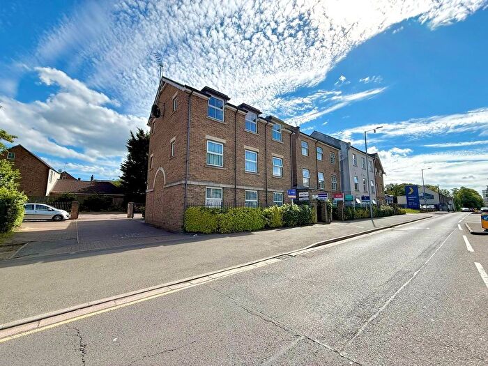 2 Bedroom Flat For Sale In Eastgate Court, Dunstable, LU5