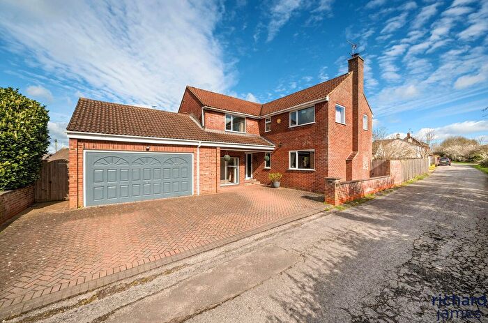 5 Bedroom Detached House For Sale In Stoneover Lane, Royal Wootton Bassett, SN4