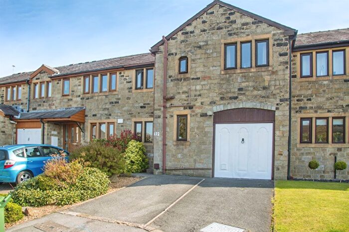 4 Bedroom Property For Sale In Fearnley Court, Holmfirth, HD9