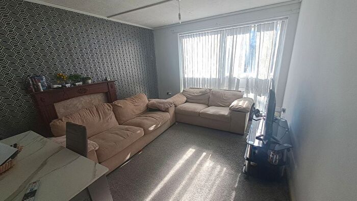 2 Bedroom Flat To Rent In Bradford Road, Shipley, BD18