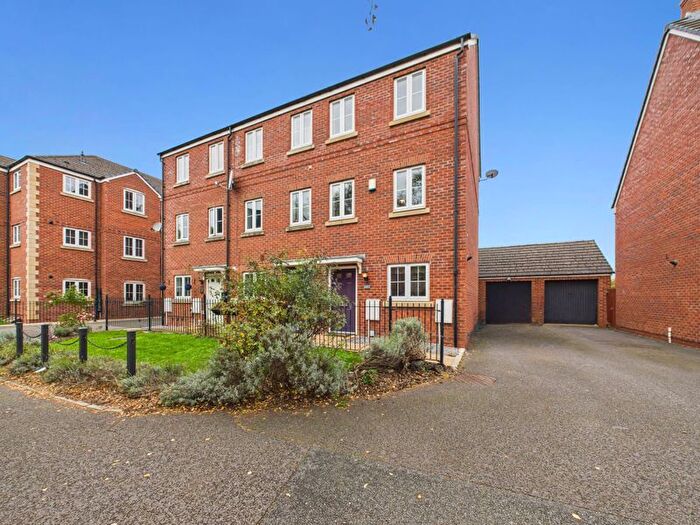 4 Bedroom Semi-detached House To Rent In Dukes View, Donnington, TF2