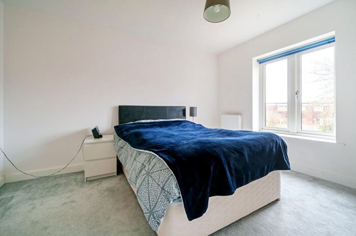 1 Bedroom Flat For Sale In King William Close, Chichester, PO19