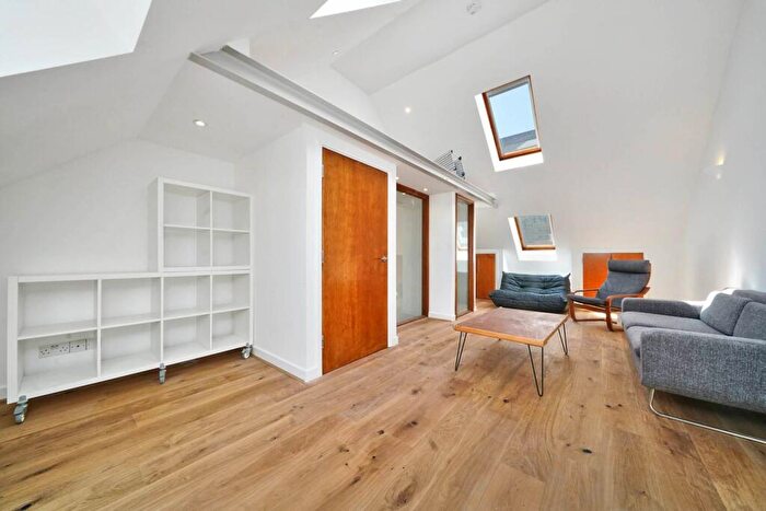 3 Bedroom House To Rent In Fairclough Street, Aldgate, London, E1