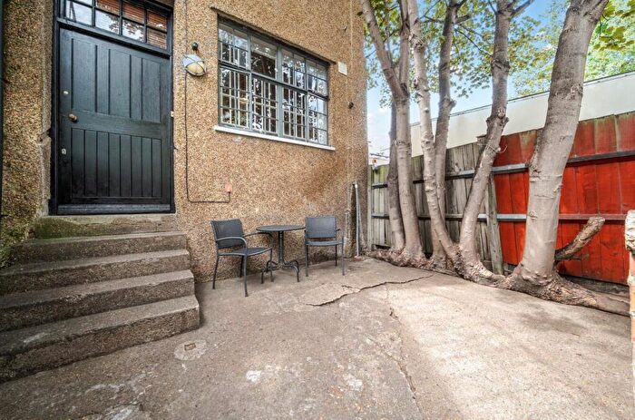 4 Bedroom Detached House For Sale In Abbotsbury Road, Central Morden, SM4