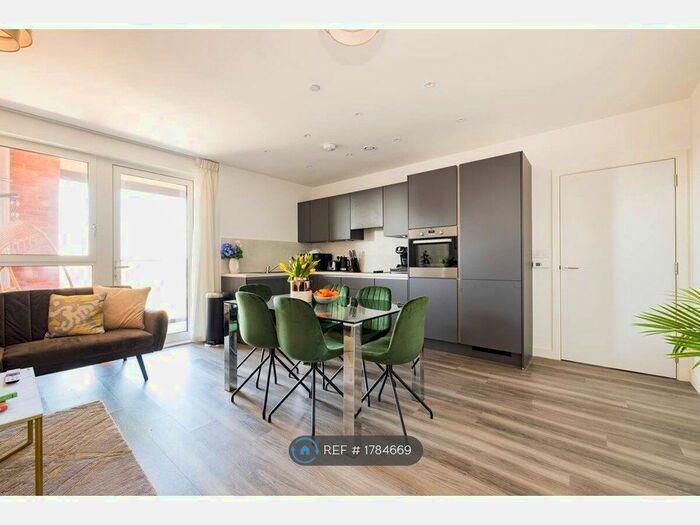 3 Bedroom Flat To Rent In Green Street, London, E13