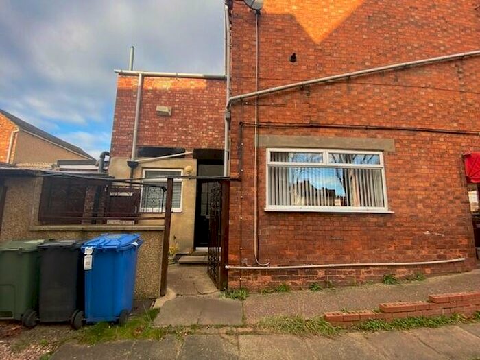 3 Bedroom Maisonette To Rent In Rockingham Road, Kettering, NN16