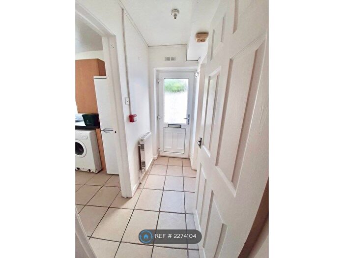 1 Bedroom Flat To Rent In Eaton Crescent, Swansea, SA1