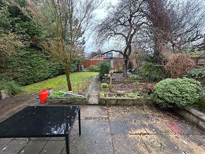 3 Bedroom Bungalow To Rent In Sweetcroft Lane, Uxbridge, UB10