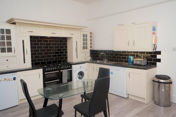 4 Bedroom Flat To Rent In Park Avenue, Sheffield, S10