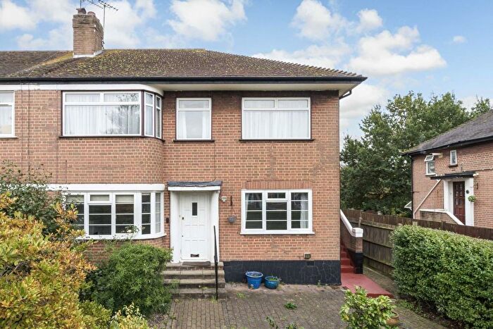 2 Bedroom Flat To Rent In Cavendish Avenue, London, W13