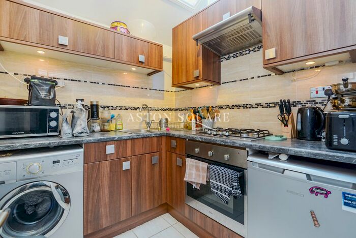 2 Bedroom Flat To Rent In Goswell Road, London, EC1M