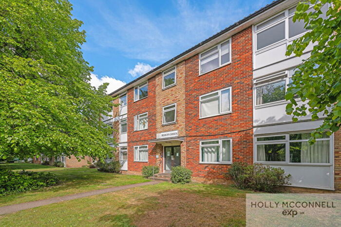 3 Bedroom Flat For Sale In Bishops Green, Bromley, BR1
