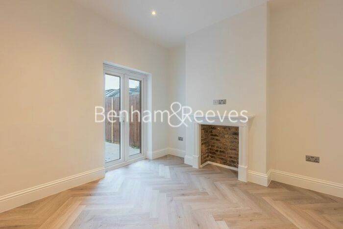 4 Bedroom Town House To Rent In Everington Street, Hammersmith, W6