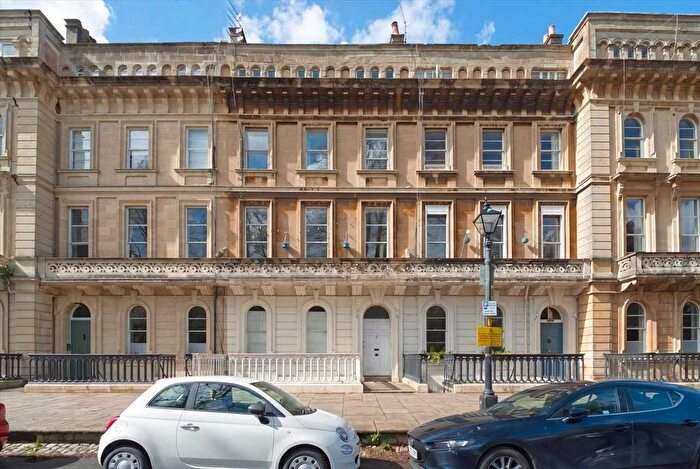 2 Bedroom Flat To Rent In Victoria Square, Clifton, Bristol, BS8