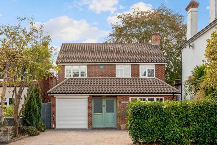4 Bedroom Detached House For Sale In Mayfield Road, Walton On Thames, KT12