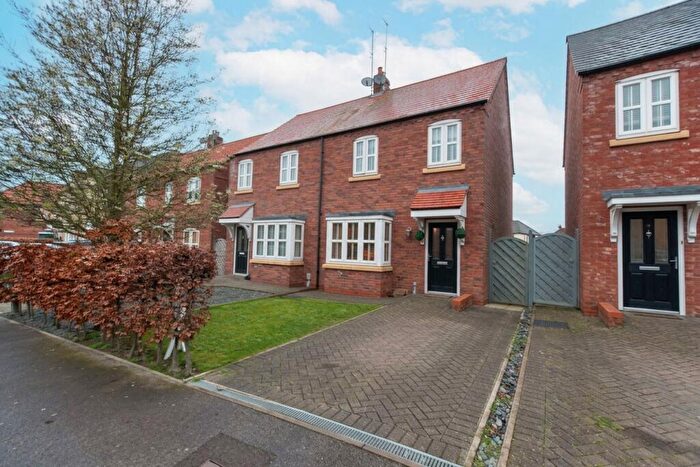 3 Bedroom Semi-Detached House For Sale In Markeaton Park, Kingswood, HU7