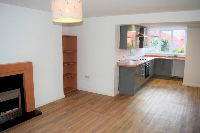 2 Bedroom Flat To Rent In South Street, Caistor, LN7