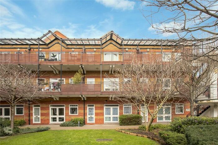 2 Bedroom Flat To Rent In Park House, Northfields, London, SW18