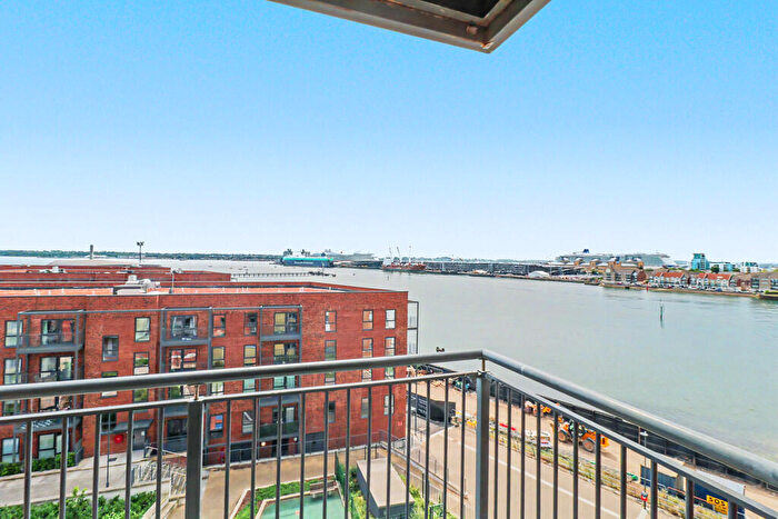 3 Bedroom Apartment To Rent In Southampton, Hampshire, SO19