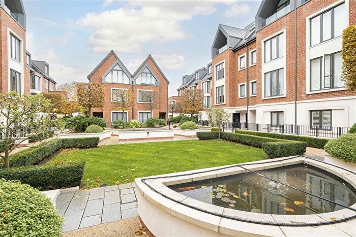 4 Bedroom End Of Terrace House For Sale In Noel Square, Teddington, TW11