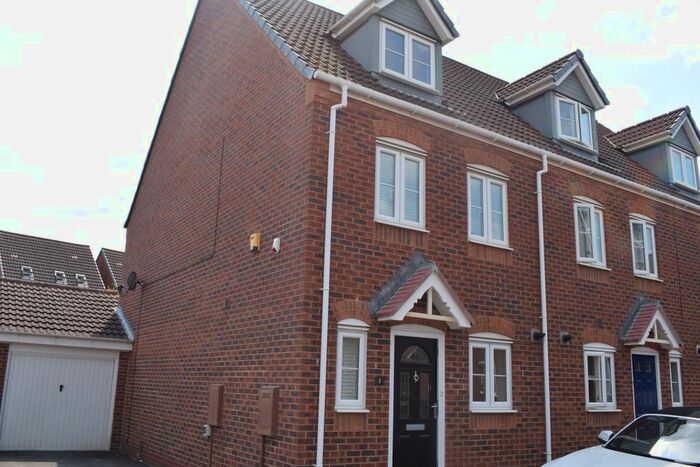 3 Bedroom Town House To Rent In Waterfall Close, Tamworth, B77